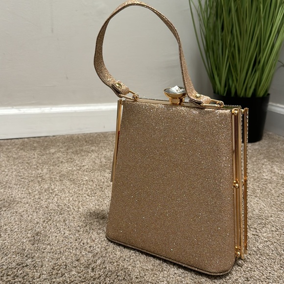 Pretty Purse - Picture 2 of 2